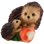 Фигурка садовая Ежики с яблоком H-14см
